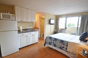Kuhio Village 510 KING Bed with Renovated Kitchenette